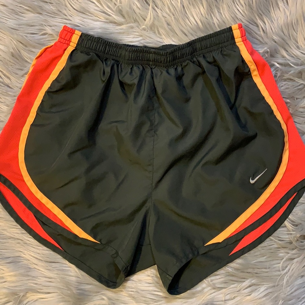 ✨NIKE SHORTS, SIZE SMALL✨